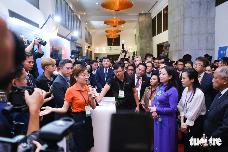 Từ 2024, tivi bán tại Việt Nam sẽ tích hợp các kênh báo chí trong nước Từ 2024, tivi bán tại Việt Nam sẽ tích hợp các kênh báo chí trong nước