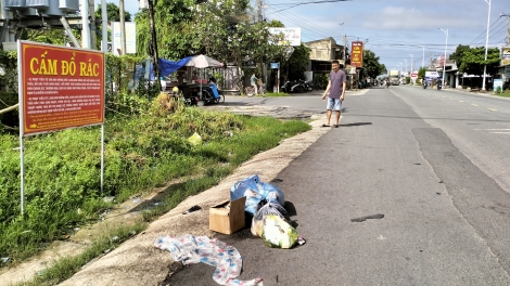 Vứt rác không đúng chỗ, người dân bị mời làm việc Vứt rác không đúng chỗ, người dân bị mời làm việc